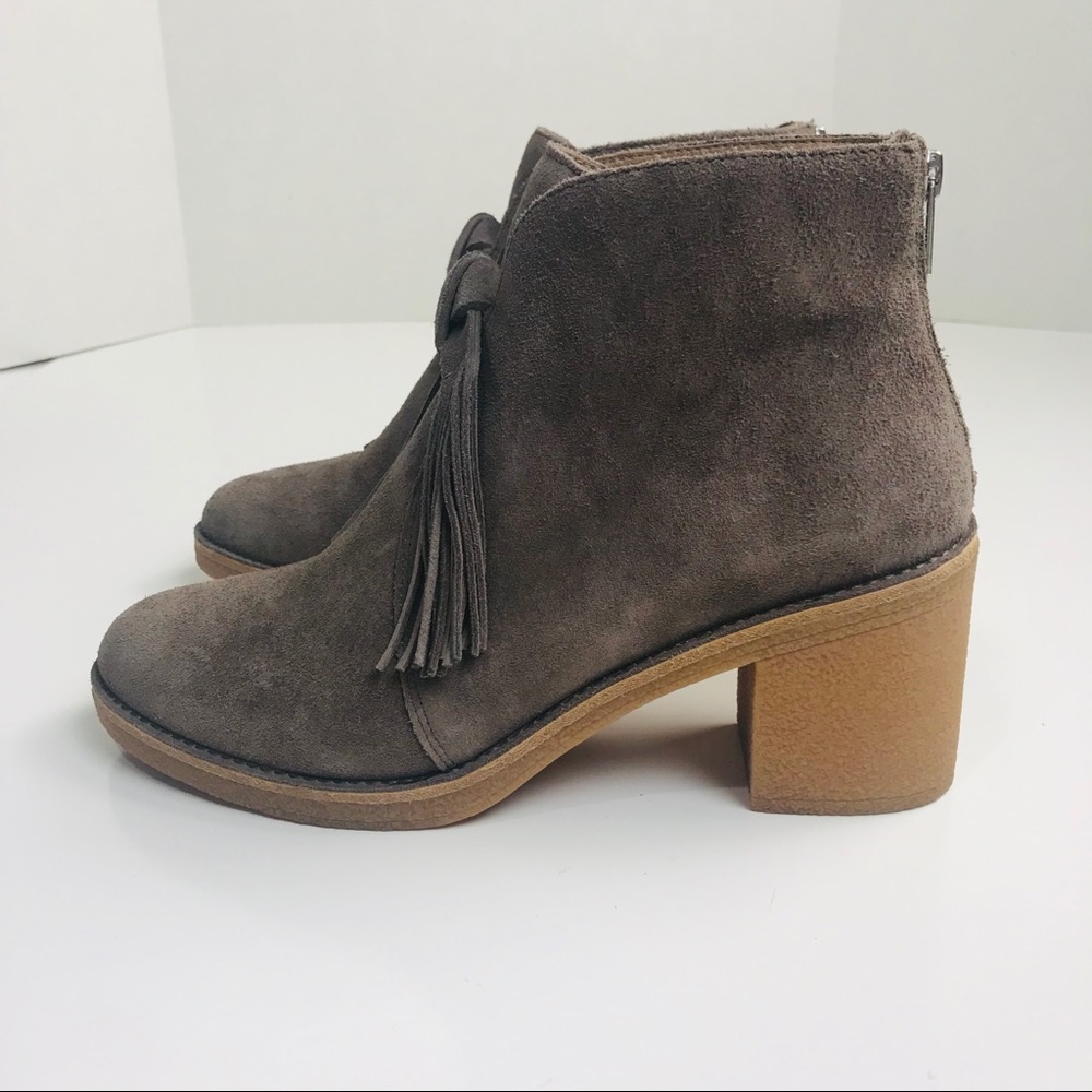 Ugg Corin Suede Fringe Heeled Bootie Beige 10 EUC - Picture 6 of 7